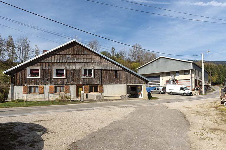 Ancienne ferme et "caisserie". © Sonia Dourlot / Région Bourgogne-Franche-Comté, Inventaire du patrimoine - 2018