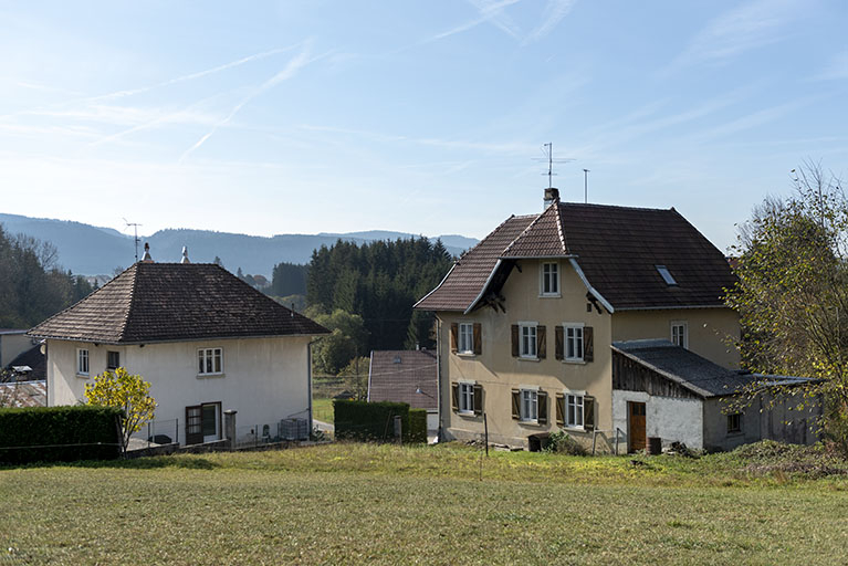 Maisons, depuis le nord-est. © Sonia Dourlot / Région Bourgogne-Franche-Comté, Inventaire du patrimoine - 2018