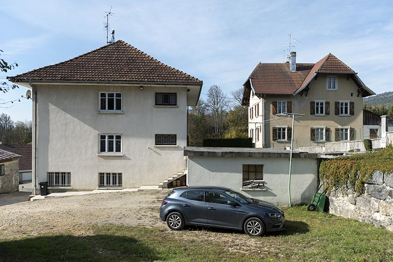 Maisons (de 1960 à gauche, de 1924 à droite), depuis l'est. © Sonia Dourlot / Région Bourgogne-Franche-Comté, Inventaire du patrimoine - 2018