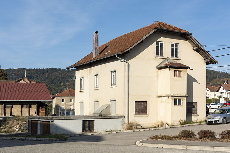 Maison de 1919 : façades postérieure et latérale gauche. © Sonia Dourlot / Région Bourgogne-Franche-Comté, Inventaire du patrimoine - 2018