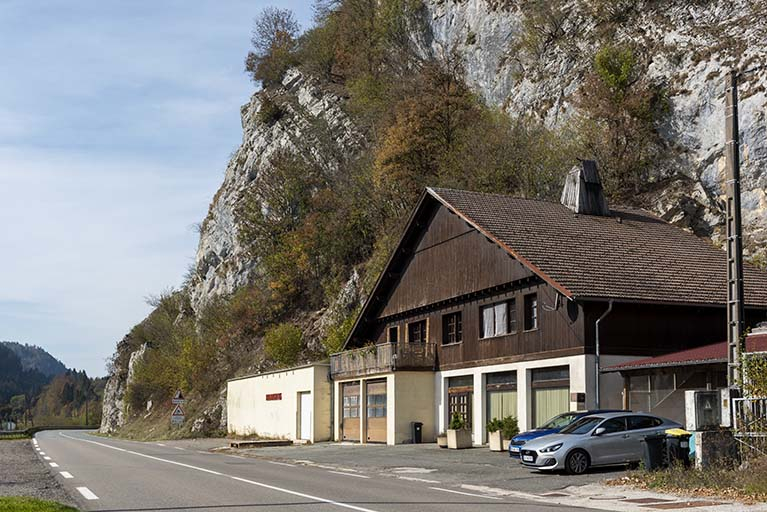 Façade antérieure, de trois quarts droite. © Sonia Dourlot / Région Bourgogne-Franche-Comté, Inventaire du patrimoine - 2018