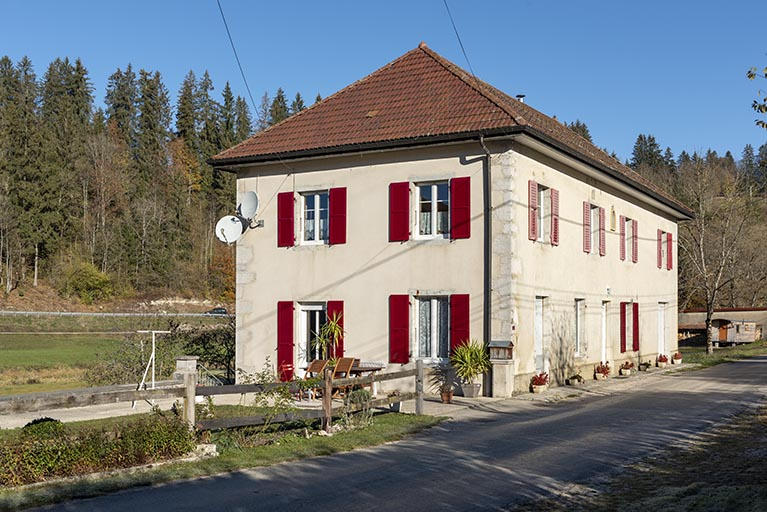 Maison : façades antérieure et latérale gauche. © Sonia Dourlot / Région Bourgogne-Franche-Comté, Inventaire du patrimoine - 2018