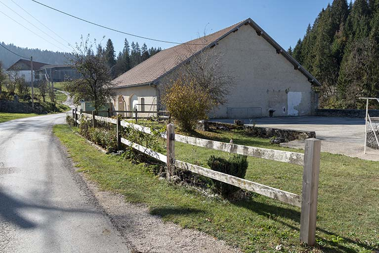 Moulin et emplacement de la scierie, depuis le nord. © Sonia Dourlot / Région Bourgogne-Franche-Comté, Inventaire du patrimoine - 2018