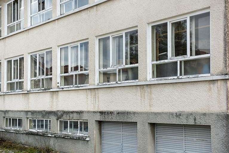 Deuxième usine : baies vers l'extrémité occidentale de la façade antérieure. © Sonia Dourlot / Région Bourgogne-Franche-Comté, Inventaire du patrimoine - 2018