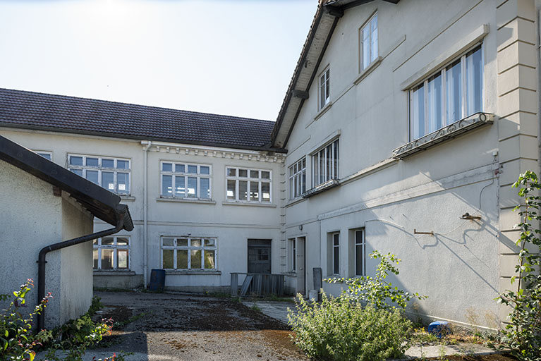 Site d'origine : façades antérieure de l'usine et latérale gauche de la maison. © Sonia Dourlot / Région Bourgogne-Franche-Comté, Inventaire du patrimoine - 2018