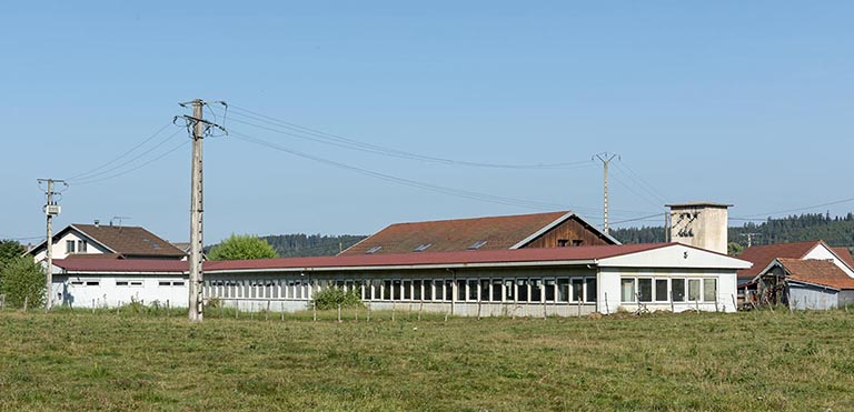 Façade postérieure, de trois quarts droite. © Sonia Dourlot / Région Bourgogne-Franche-Comté, Inventaire du patrimoine - 2018