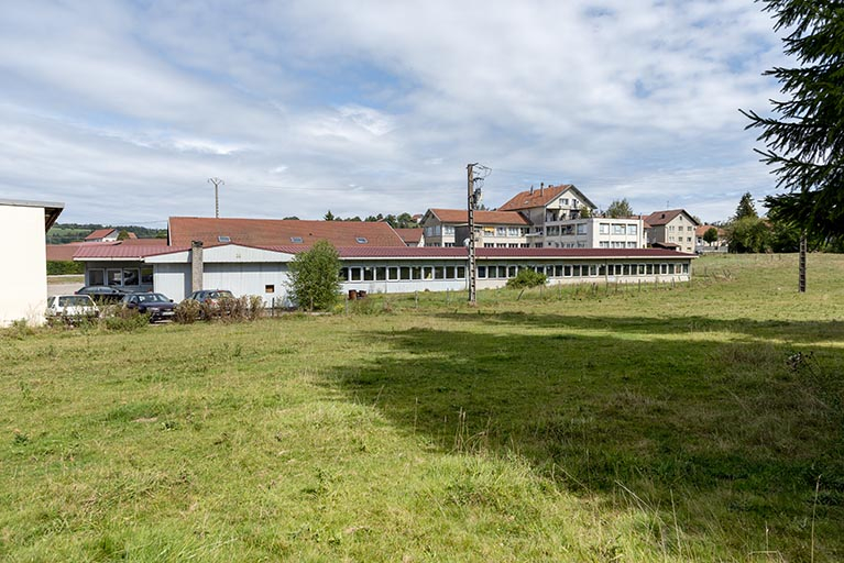 Façade postérieure, de trois quarts gauche. © Sonia Dourlot / Région Bourgogne-Franche-Comté, Inventaire du patrimoine - 2018