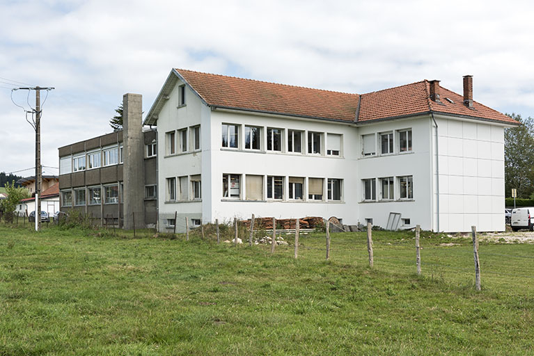 Bâtiments anciens : façade postérieure, de trois quarts droite. © Sonia Dourlot / Région Bourgogne-Franche-Comté, Inventaire du patrimoine - 2018 Bâtiments anciens : façade postérieure, de trois quarts droite. © Sonia Dourlot / Région Bourgogne-Franche-Comté, Inventaire du patrimoine - 2018