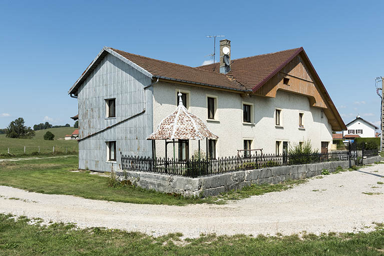 Façade antérieure, de trois quarts gauche. © Sonia Dourlot / Région Bourgogne-Franche-Comté, Inventaire du patrimoine - 2018