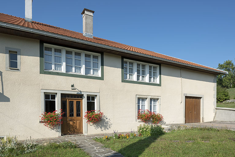 Façade antérieure, de trois quarts gauche. © Sonia Dourlot / Région Bourgogne-Franche-Comté, Inventaire du patrimoine - 2018