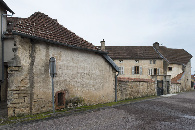 Vue depuis le haut de la rue de la Fontaine carré. © Jérôme Mongreville / Région Bourgogne-Franche-Comté, Inventaire du patrimoine - 2018