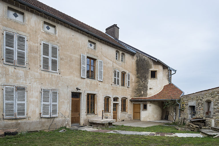 La façade antérieure depuis la cour. © Jérôme Mongreville / Région Bourgogne-Franche-Comté, Inventaire du patrimoine - 2018