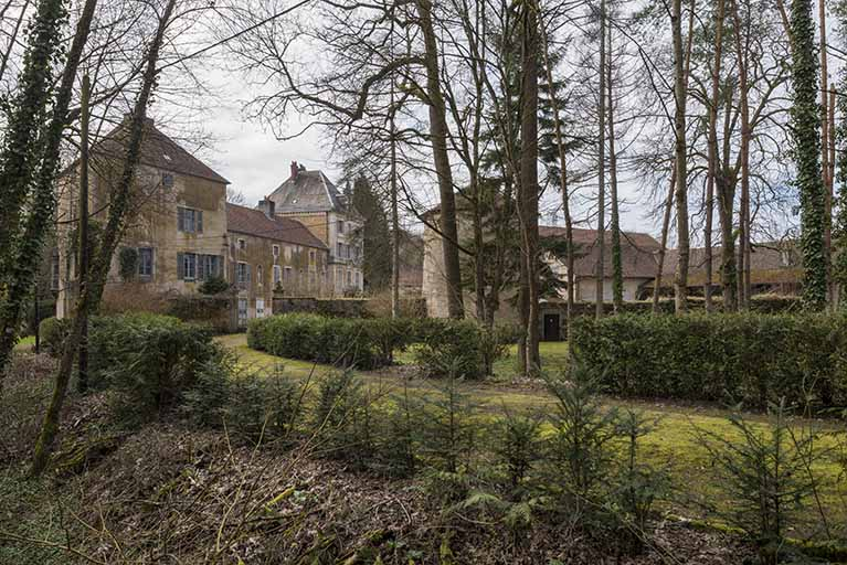 Vue générale depuis le chemin menant à l'usine. © Jérôme Mongreville / Région Bourgogne-Franche-Comté, Inventaire du patrimoine - 2018 Vue générale depuis le chemin menant à l'usine. © Jérôme Mongreville / Région Bourgogne-Franche-Comté, Inventaire du patrimoine - 2018