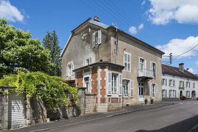 La demeure et le pavillon en brique. © Jérôme Mongreville / Région Bourgogne-Franche-Comté, Inventaire du patrimoine - 2018 La demeure et le pavillon en brique. © Jérôme Mongreville / Région Bourgogne-Franche-Comté, Inventaire du patrimoine - 2018