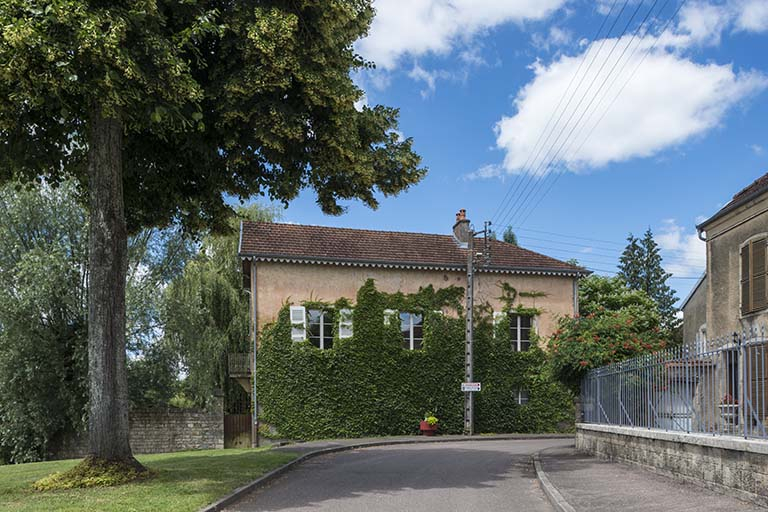 Ancienne tannerie, grande rue du Bourg. © Jérôme Mongreville / Région Bourgogne-Franche-Comté, Inventaire du patrimoine - 2018 Ancienne tannerie, grande rue du Bourg. © Jérôme Mongreville / Région Bourgogne-Franche-Comté, Inventaire du patrimoine - 2018