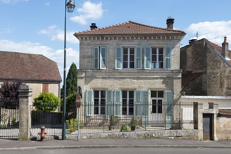 La façade antérieure. © Jérôme Mongreville / Région Bourgogne-Franche-Comté, Inventaire du patrimoine - 2018 La façade antérieure. © Jérôme Mongreville / Région Bourgogne-Franche-Comté, Inventaire du patrimoine - 2018