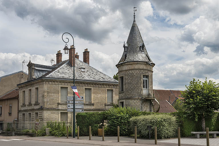 Maison n°2. © Jérôme Mongreville / Région Bourgogne-Franche-Comté, Inventaire du patrimoine - 2018 Maison n°2. © Jérôme Mongreville / Région Bourgogne-Franche-Comté, Inventaire du patrimoine - 2018