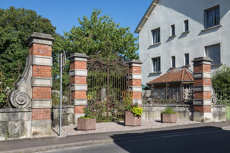 clôture © Jérôme Mongreville / Région Bourgogne-Franche-Comté, Inventaire du patrimoine - 2018 clôture © Jérôme Mongreville / Région Bourgogne-Franche-Comté, Inventaire du patrimoine - 2018