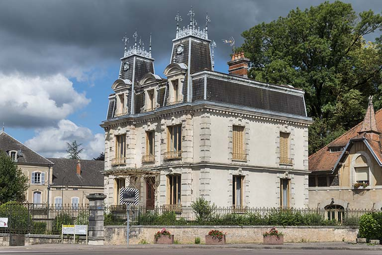 Vue d'ensemble de la maison, depuis l'est. © Jérôme Mongreville / Région Bourgogne-Franche-Comté, Inventaire du patrimoine - 2018
