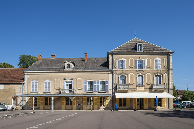 Façade sur l'ancien jardin, vue de face. © Jérôme Mongreville / Région Bourgogne-Franche-Comté, Inventaire du patrimoine - 2018 Façade sur l'ancien jardin, vue de face. © Jérôme Mongreville / Région Bourgogne-Franche-Comté, Inventaire du patrimoine - 2018