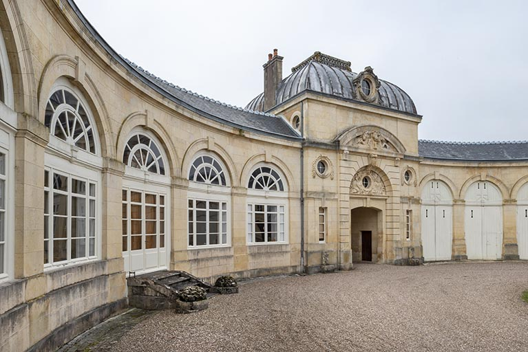 Élévation de l’aile gauche et du pavillon central sur la cour. © Jérôme Mongreville / Région Bourgogne-Franche-Comté, Inventaire du patrimoine - 2018 Élévation de l’aile gauche et du pavillon central sur la cour. © Jérôme Mongreville / Région Bourgogne-Franche-Comté, Inventaire du patrimoine - 2018