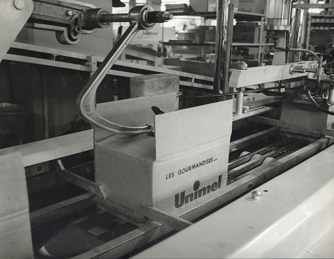 Conditionnement en cartons, s.d. [vers 1963]. © Raphaël Favereaux / Région Bourgogne-Franche-Comté, Inventaire du patrimoine - 2019