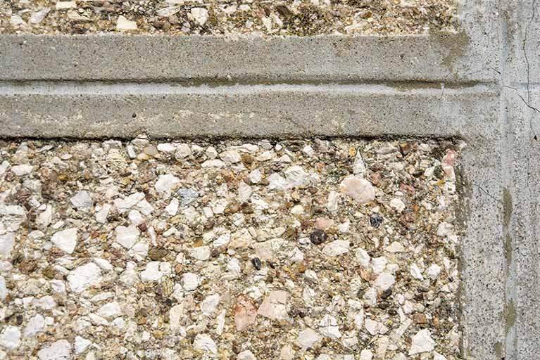 Détail de panneaux : aspect de surface et joints. © Sonia Dourlot / Région Bourgogne-Franche-Comté, Inventaire du patrimoine - 2019