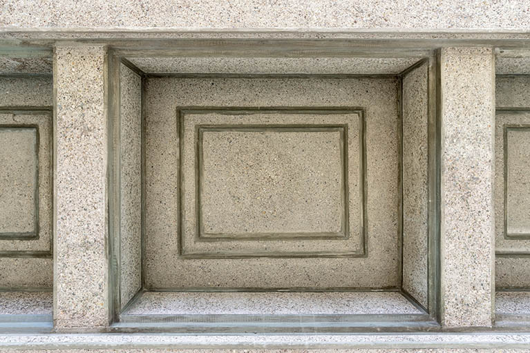 Rez-de-chaussée, corps central : caisson du plafond dans le hall d'entrée. © Sonia Dourlot / Région Bourgogne-Franche-Comté, Inventaire du patrimoine - 2019