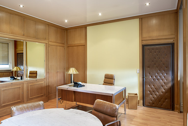 Rez-de-chaussée, corps oriental : bureau du directeur. © Sonia Dourlot / Région Bourgogne-Franche-Comté, Inventaire du patrimoine - 2019