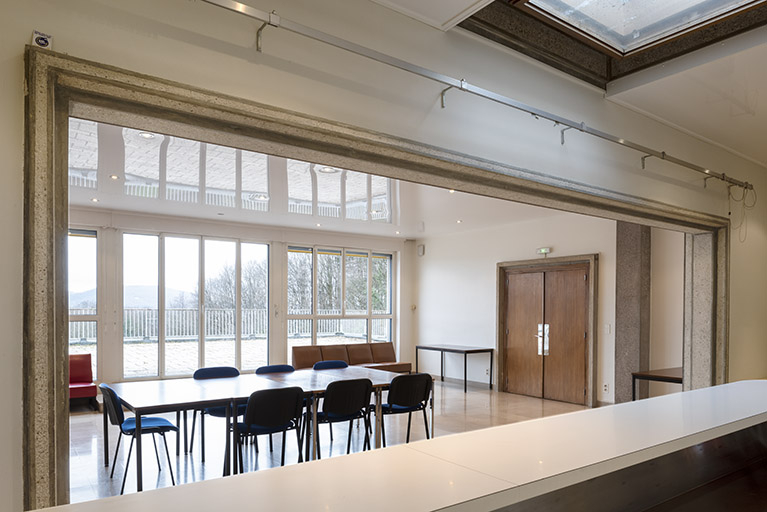 1er étage, corps central : cantine, depuis le bar. © Sonia Dourlot / Région Bourgogne-Franche-Comté, Inventaire du patrimoine - 2019