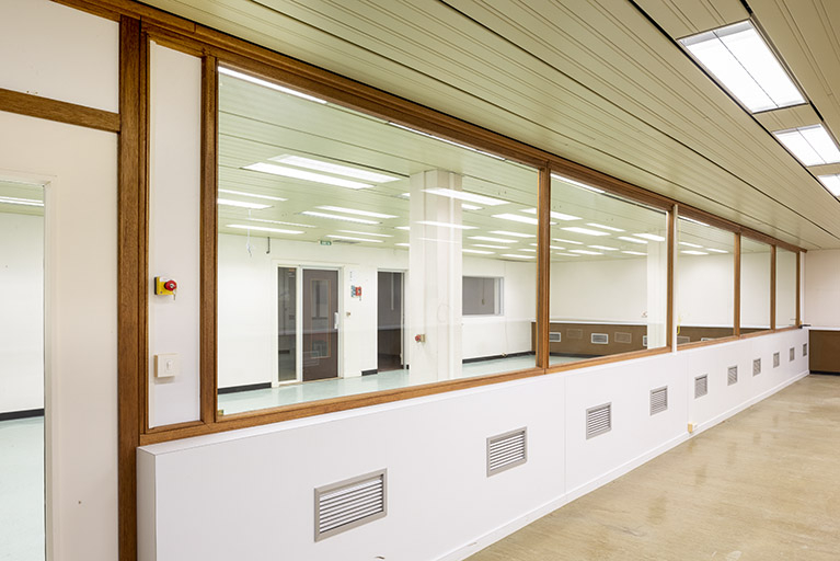 Ancien laboratoire de métrologie, 1er étage de soubassement : salle. © Sonia Dourlot / Région Bourgogne-Franche-Comté, Inventaire du patrimoine - 2019