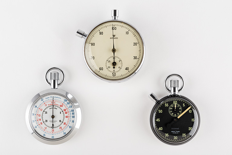 Exemples de production : chronographes Airain (en haut) et Dodane (à droite). (Collection musée du Temps, Besançon). © Sonia Dourlot / Région Bourgogne-Franche-Comté, Inventaire du patrimoine - 2019 Exemples de production : chronographes Airain (en haut) et Dodane (à droite). (Collection musée du Temps, Besançon). © Sonia Dourlot / Région Bourgogne-Franche-Comté, Inventaire du patrimoine - 2019