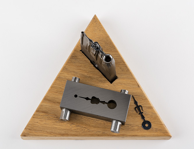 Outils pour découper les aiguilles (collection musée de l'Horlogerie, Morteau). © Sonia Dourlot / Région Bourgogne-Franche-Comté, Inventaire du patrimoine - 2019 Outils pour découper les aiguilles (collection musée de l'Horlogerie, Morteau). © Sonia Dourlot / Région Bourgogne-Franche-Comté, Inventaire du patrimoine - 2019