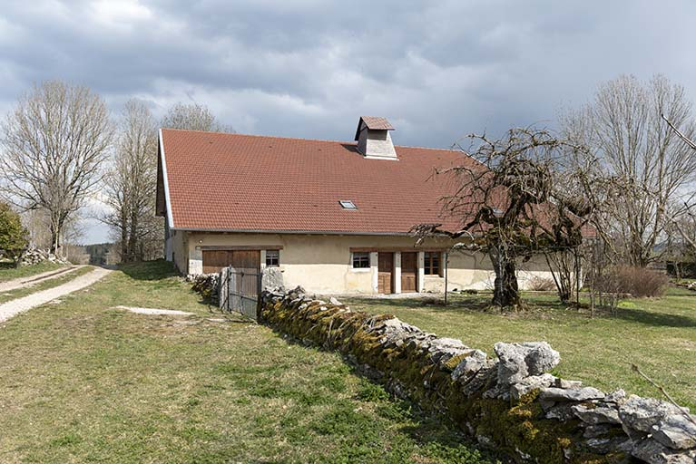 Vue d'ensemble, depuis l'ouest. © Sonia Dourlot / Région Bourgogne-Franche-Comté, Inventaire du patrimoine - 2019