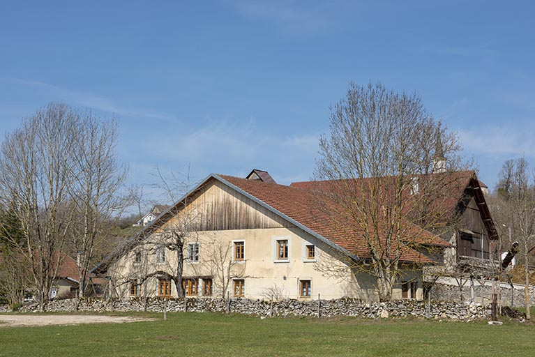 Façade sud, de trois quarts droite. © Sonia Dourlot / Région Bourgogne-Franche-Comté, Inventaire du patrimoine - 2019
