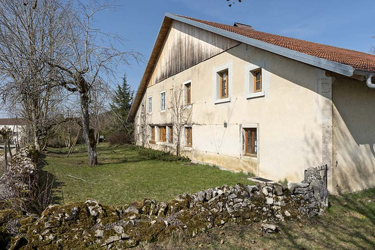 Façade sud, vue en enfilade. © Sonia Dourlot / Région Bourgogne-Franche-Comté, Inventaire du patrimoine - 2019