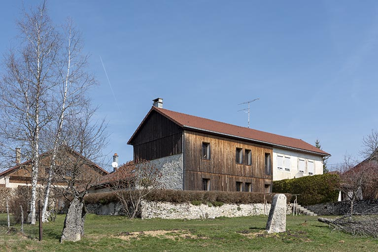 Façade postérieure, de trois quarts gauche. © Sonia Dourlot / Région Bourgogne-Franche-Comté, Inventaire du patrimoine - 2019