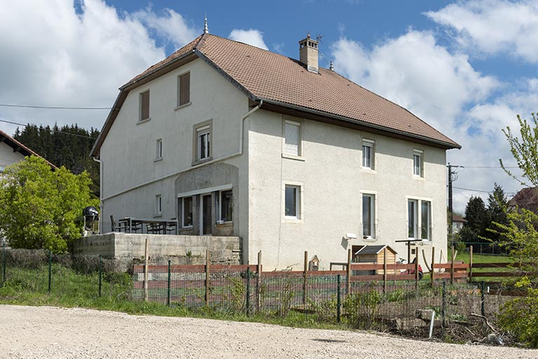 Façades postérieure et latérale droite. © Sonia Dourlot / Région Bourgogne-Franche-Comté, Inventaire du patrimoine - 2019