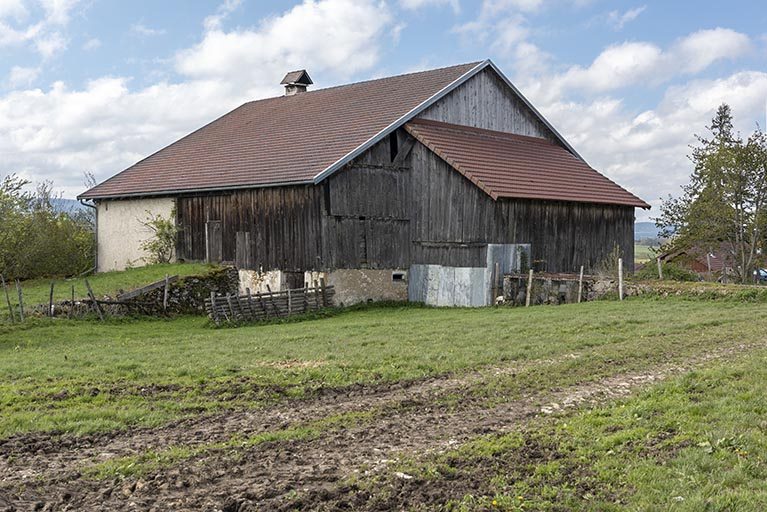 Façades postérieure et latérale droite. © Sonia Dourlot / Région Bourgogne-Franche-Comté, Inventaire du patrimoine - 2019 Façades postérieure et latérale droite. © Sonia Dourlot / Région Bourgogne-Franche-Comté, Inventaire du patrimoine - 2019