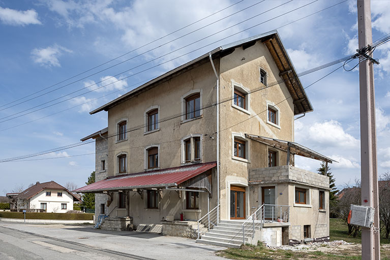 Façades antérieure et latérale droite. © Sonia Dourlot / Région Bourgogne-Franche-Comté, Inventaire du patrimoine - 2019