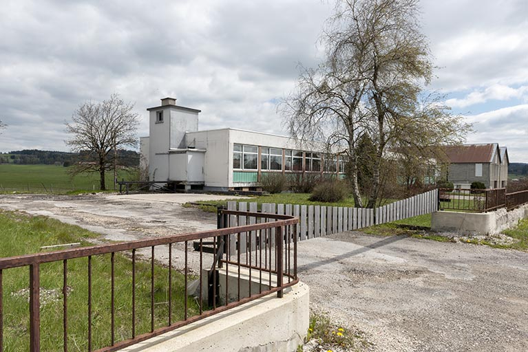 Vue d'ensemble depuis le nord (façades antérieure et latérale gauche). © Sonia Dourlot / Région Bourgogne-Franche-Comté, Inventaire du patrimoine - 2019