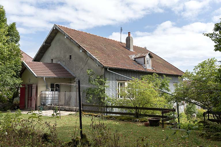 Façades postérieure et latérale gauche. © Sonia Dourlot / Région Bourgogne-Franche-Comté, Inventaire du patrimoine - 2019
