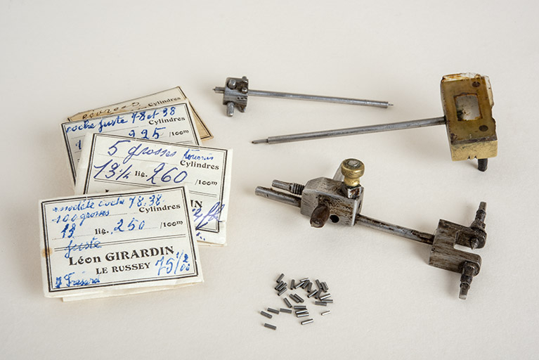 Eléments de machines et paquets de cylindres. Au premier plan au centre : cylindres non encochés. © Sonia Dourlot / Région Bourgogne-Franche-Comté, Inventaire du patrimoine - 2019