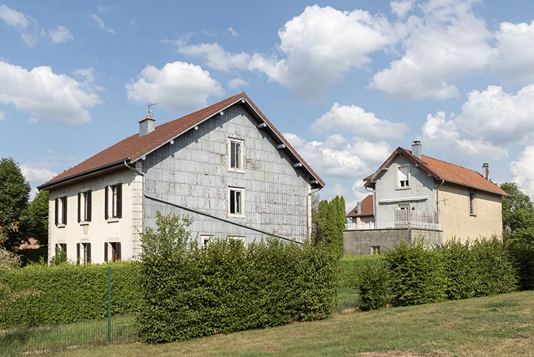 Maison et logement de contremaître, depuis le sud-ouest. © Sonia Dourlot / Région Bourgogne-Franche-Comté, Inventaire du patrimoine - 2019