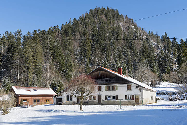 Vue d'ensemble, depuis l'ouest, en hiver. © Sonia Dourlot / Région Bourgogne-Franche-Comté, Inventaire du patrimoine - 2019