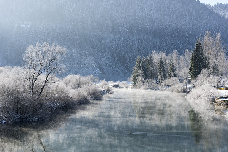 Les bords du Doubs, en hiver. © Sonia Dourlot / Région Bourgogne-Franche-Comté, Inventaire du patrimoine - 2019 Les bords du Doubs, en hiver. © Sonia Dourlot / Région Bourgogne-Franche-Comté, Inventaire du patrimoine - 2019