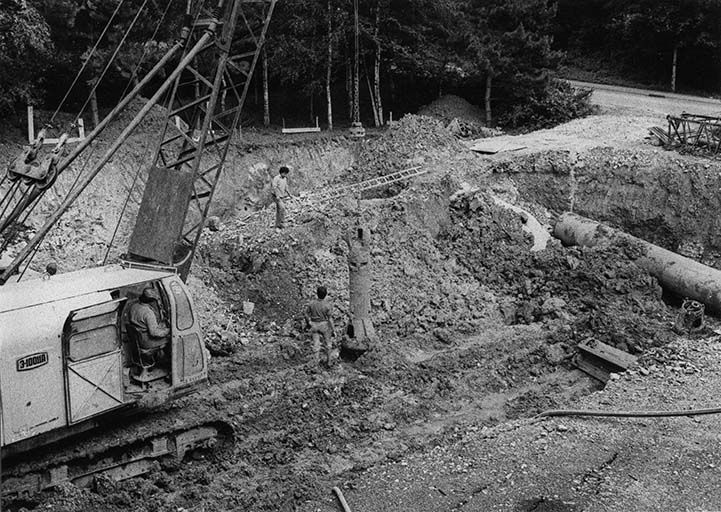 [Construction du laboratoire de métrologie, fondations : battage des pieux], 1981. © Laurent Poupard / Région Bourgogne-Franche-Comté, Inventaire du patrimoine - 2019