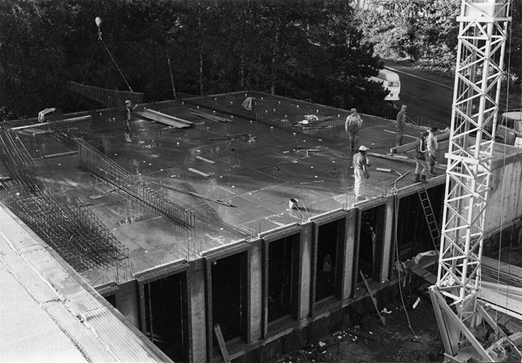 [Construction du laboratoire de métrologie : préparation des supports du toit], 1981. © Laurent Poupard / Région Bourgogne-Franche-Comté, Inventaire du patrimoine - 2019