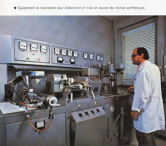 [Matériel de laboratoire pour les résines synthétiques], 1975. © Laurent Poupard / Région Bourgogne-Franche-Comté, Inventaire du patrimoine - 2019