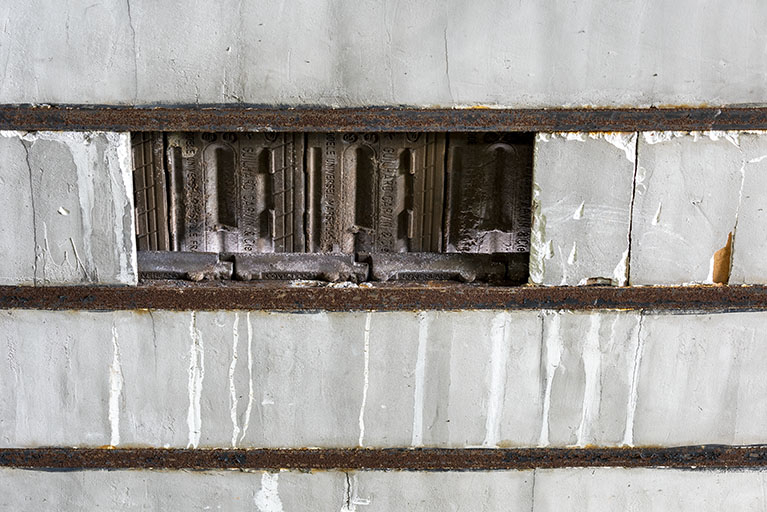 Atelier de fabrication (ancienne tréfilerie) : hourdis de briques plâtrées maintenues par la charpente métallique. © Sonia Dourlot / Région Bourgogne-Franche-Comté, Inventaire du patrimoine - 2019